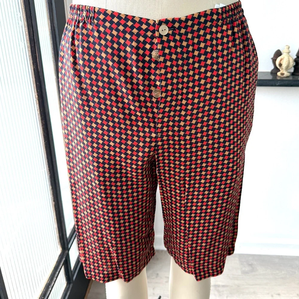 Gucci 672698 Men's Pop Shorts on Cloth, Red print‎ with logo, Gucci 46 (US 30)
